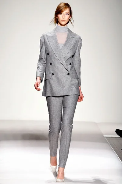 Look 11